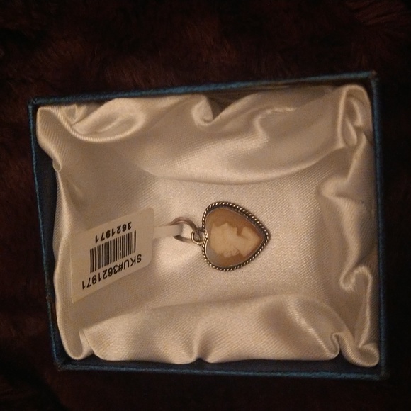 Small cameo pendant. - Picture 1 of 2
